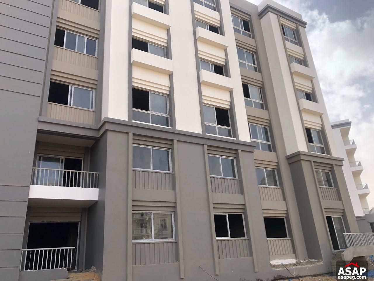 Apartment for Sale in Hyde Park Compound