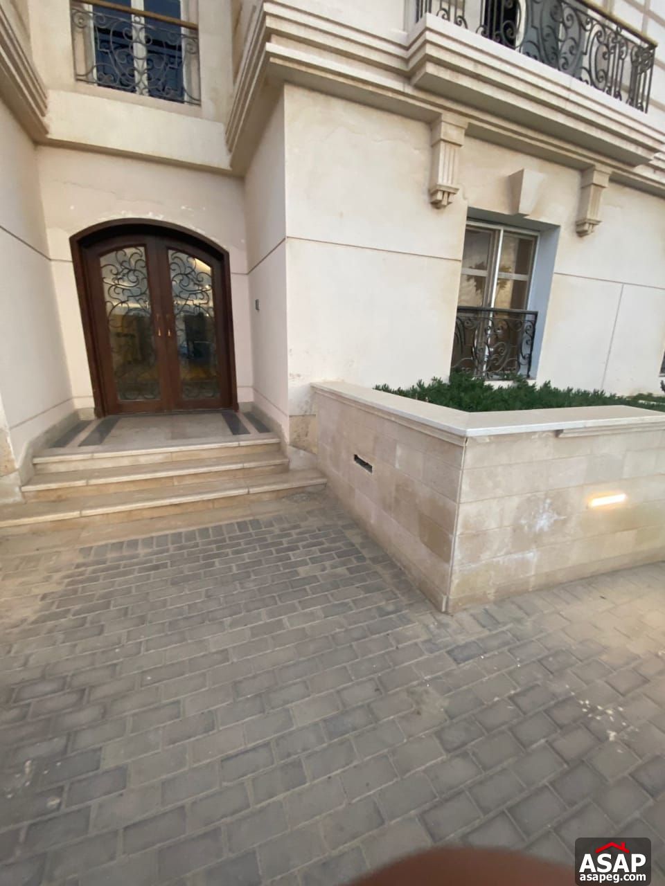 Finished Ground Floor for Sale in Hyde Park