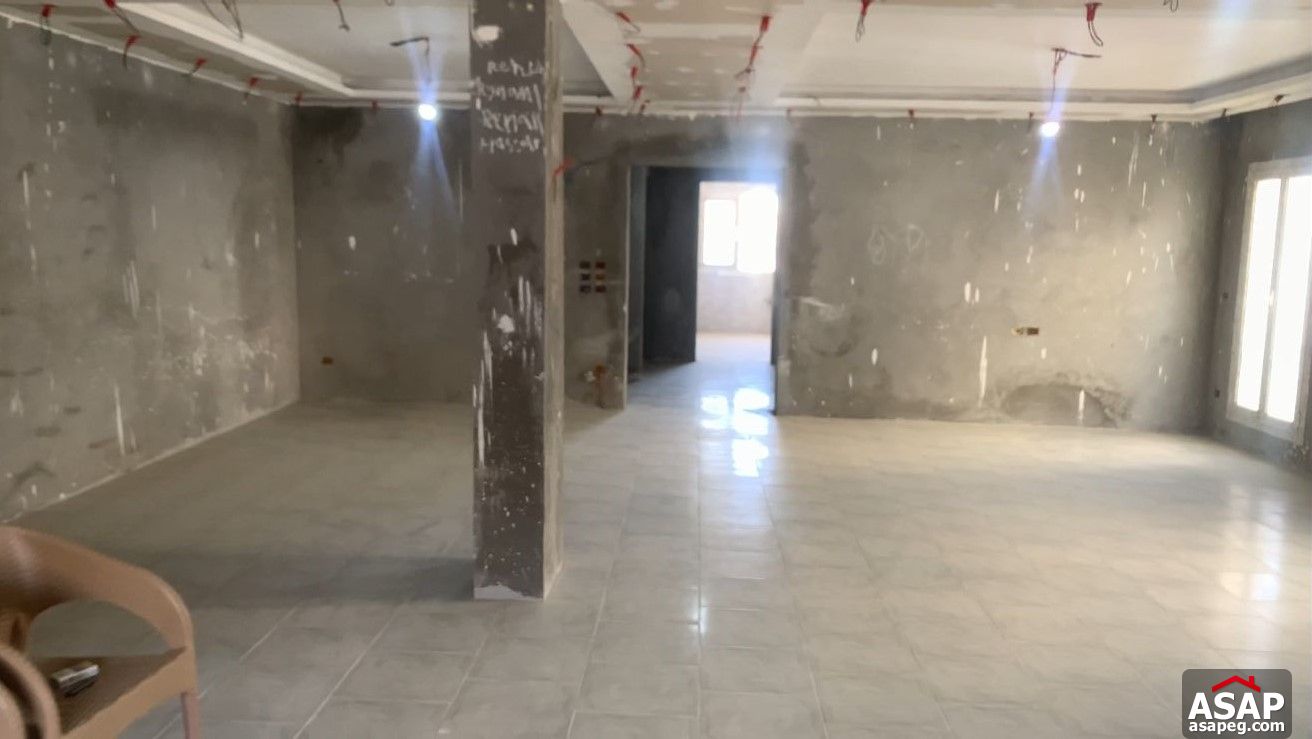 Apartment with Pool View for Sale in Mountain View Hyde Park