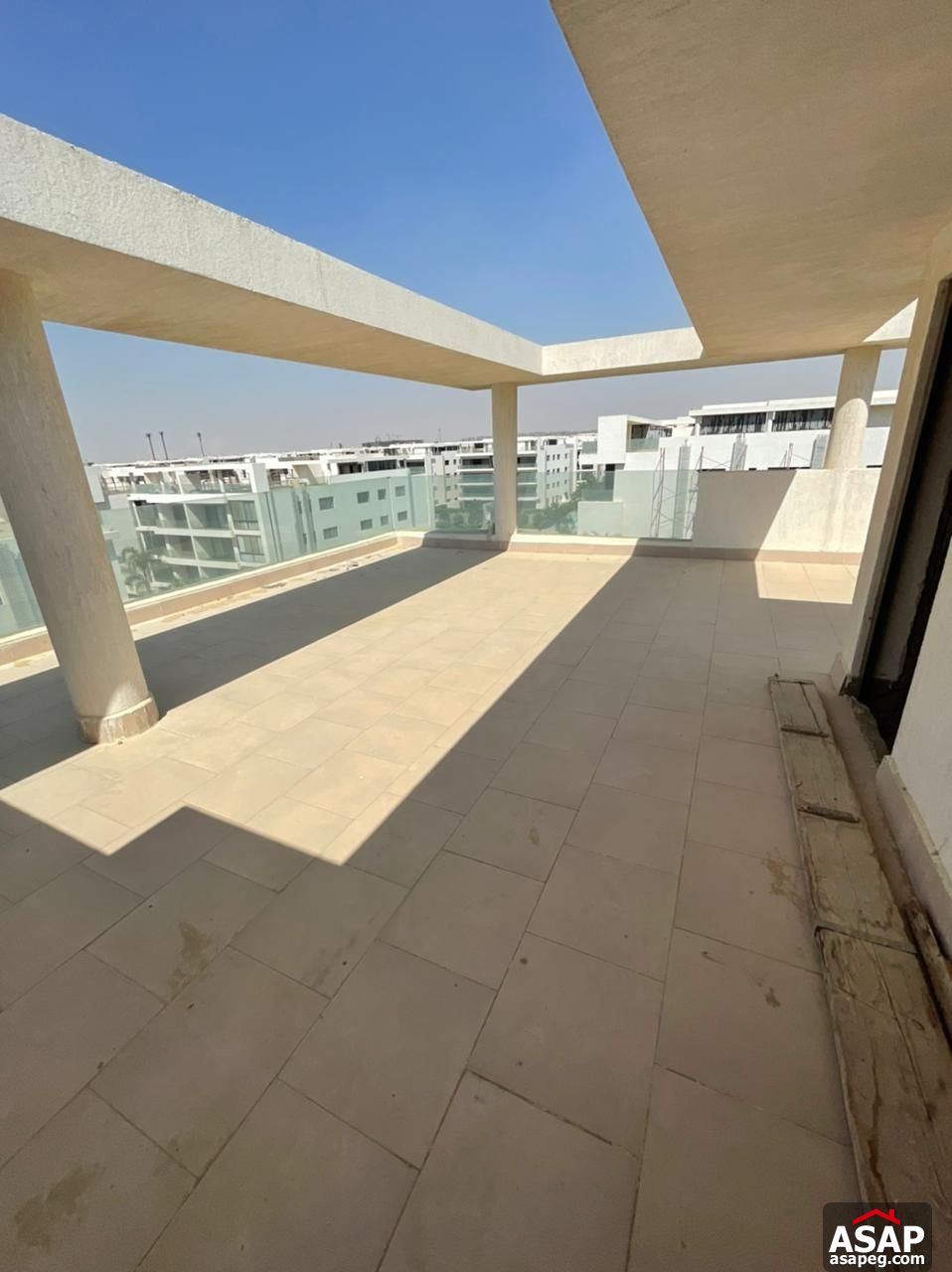 Penthouse with Pool for Sale in Lake View Residence