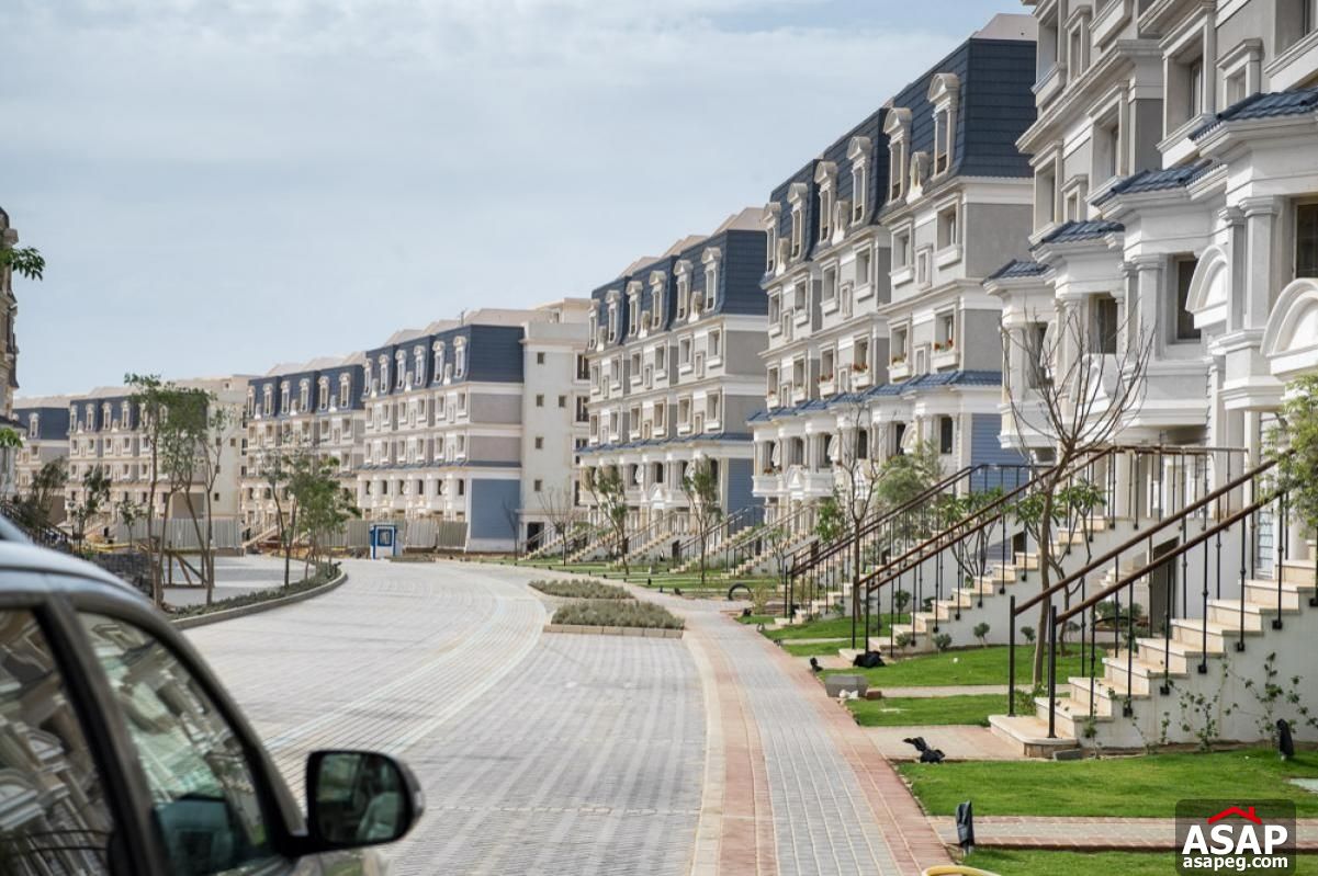 I villa A Garden CORNER at Mountain view hyde park