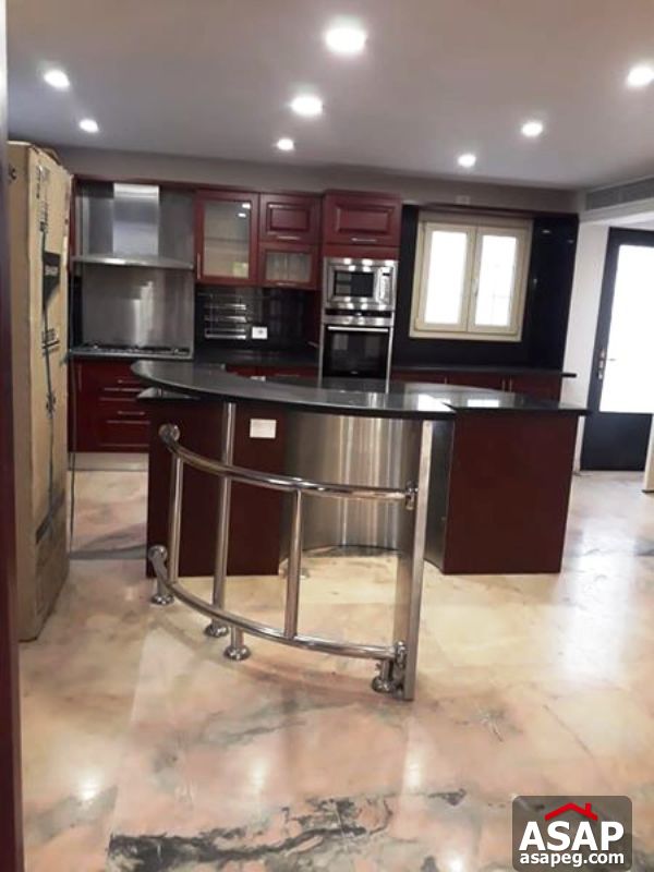 Villa with Swimming Pool in West Golf Villa with Swimming Pool in West Golf