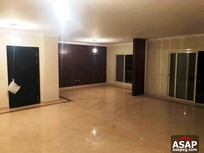 Apartment with Balcony for Rent in Katameya Plaza