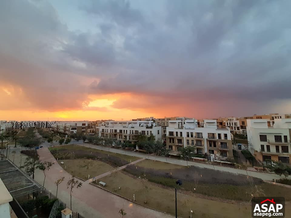 Town House with Garden for Rent in Westown - Sheikh Zayed