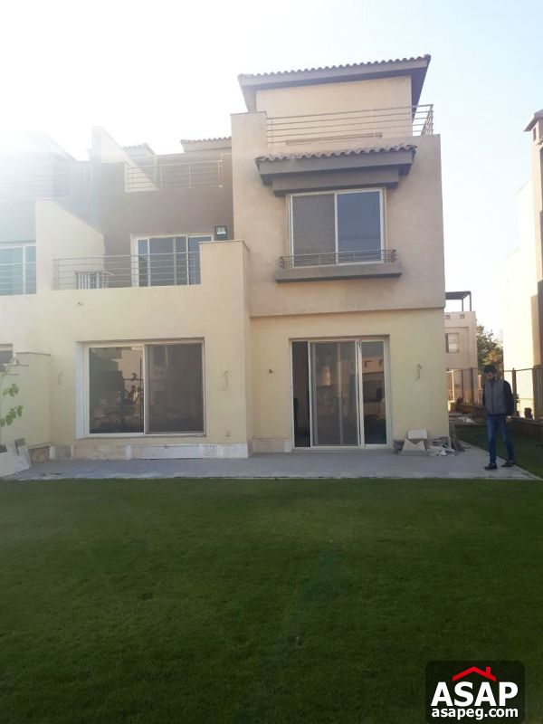 Villa for Rent in Sheikh Zayed