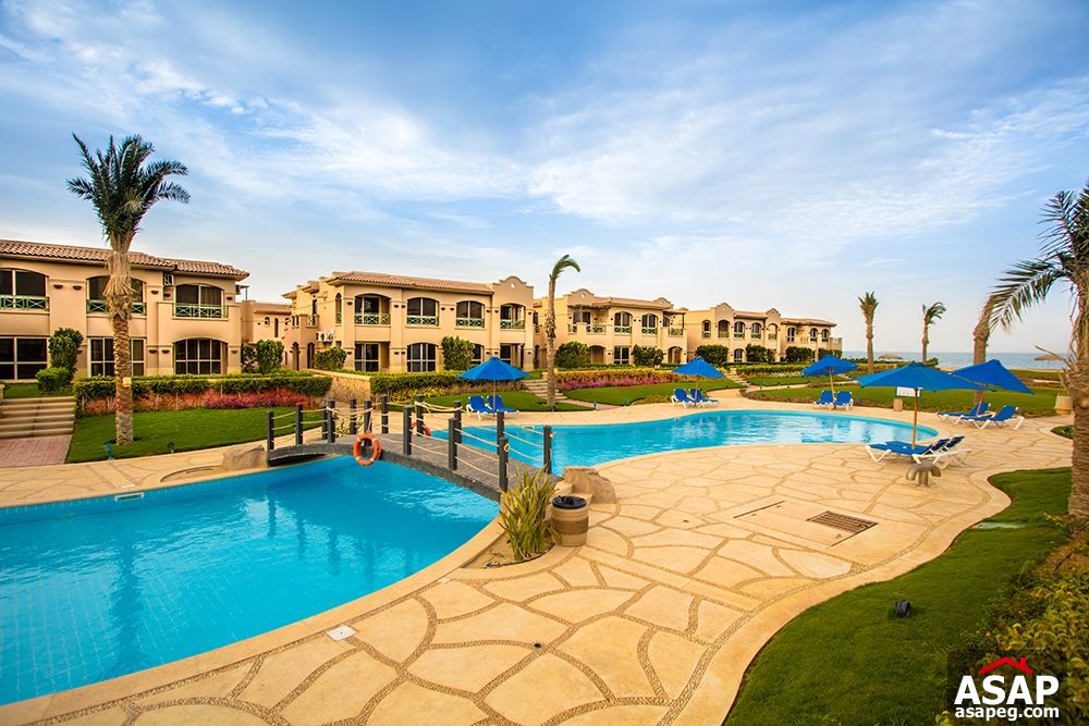 Twin house First row on sea in La Vista Gardens