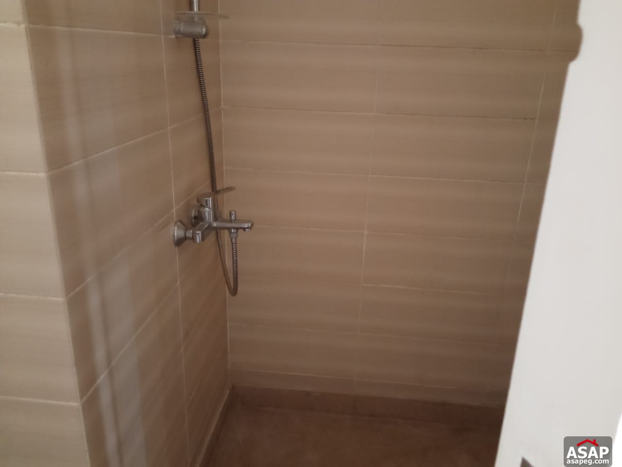 Ground Floor for Rent in Village Gate