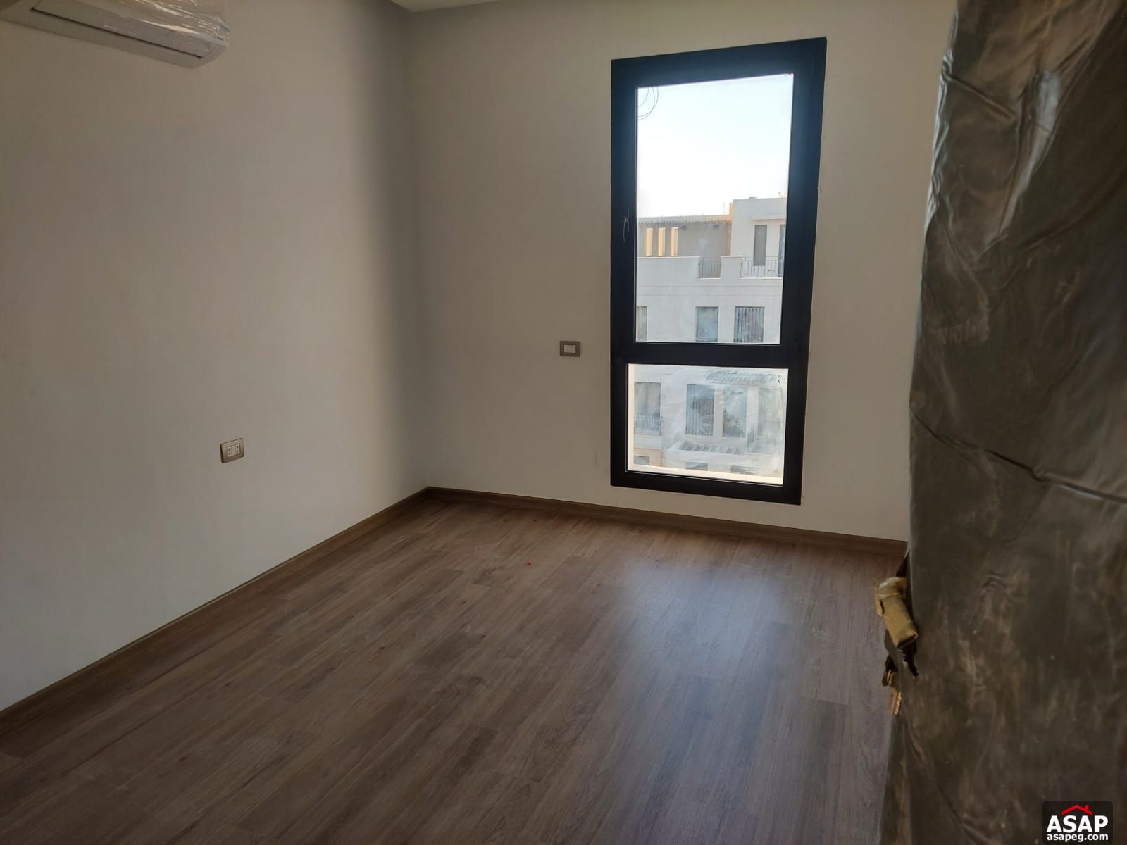 Triplex with Roof for Rent in Eastown Sodic Triplex with Roof for Rent in Eastown Sodic