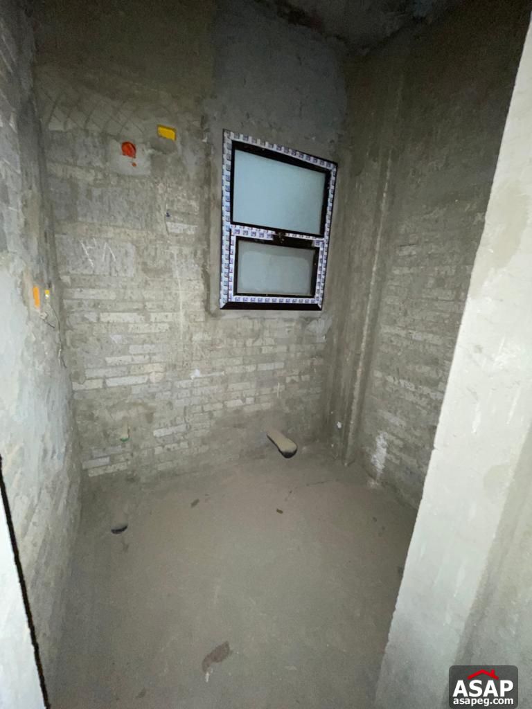 Apartment with Garden View for Sale in Eastown Apartment with Garden View for Sale in Eastown