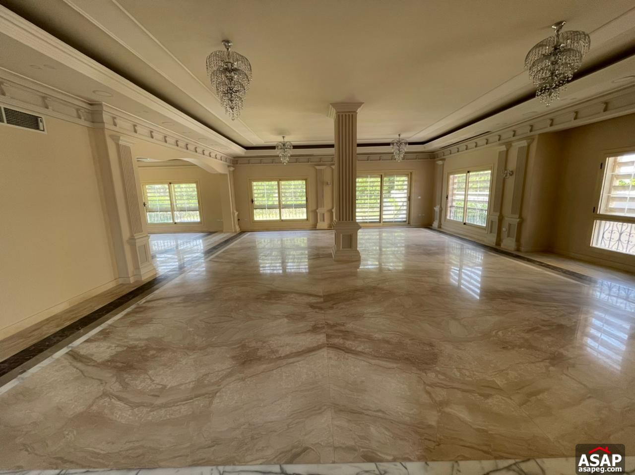 Villa with Swimming Pool for Sale in Fountain Park Villa with Swimming Pool for Sale in Fountain Park