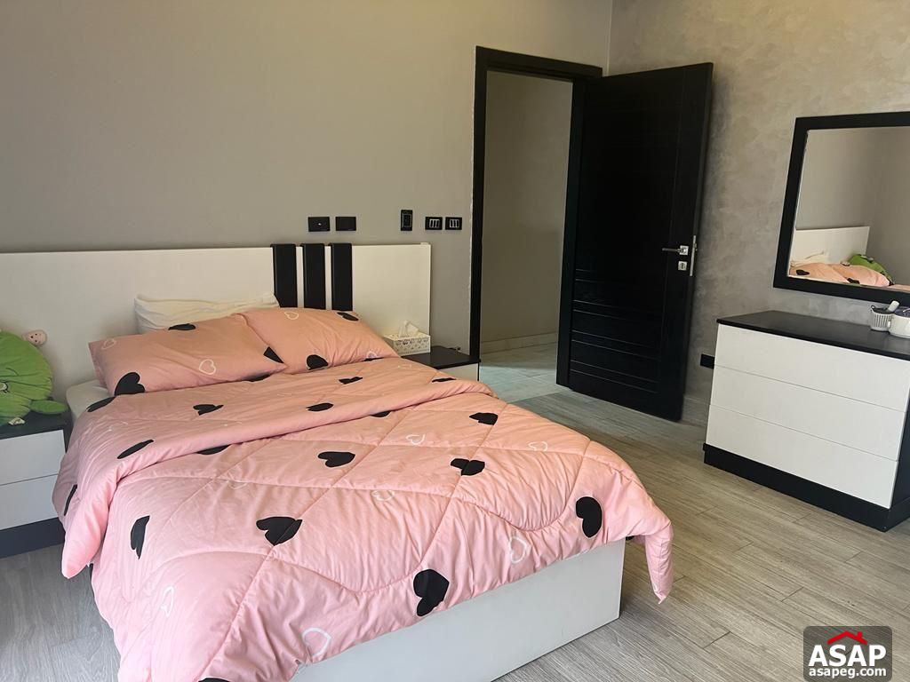 Penthouse with Roof for Sale in Galleria Moon Valley Penthouse with Roof for Sale in Galleria Moon Valley