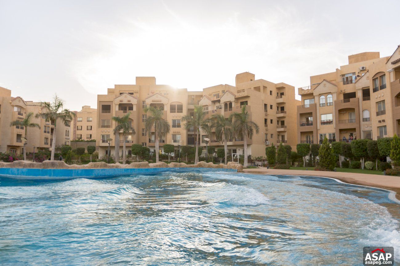 Flat with private garden at highland park for sale