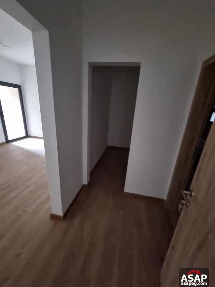 Nice Apartment with Landscape View for Rent in Fifth Square