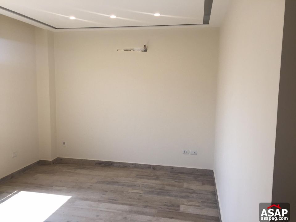 Apartment for Rent in West Golf