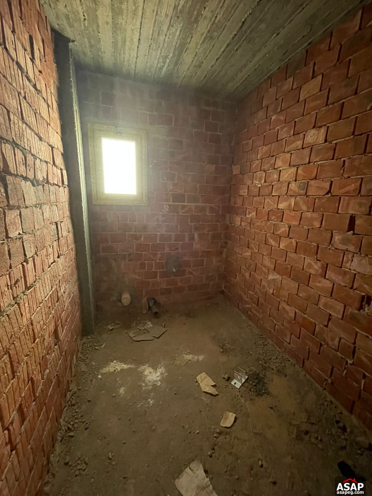 Apartment with Lake View for Sale in Galleria Moon Valley Apartment with Lake View for Sale in Galleria Moon Valley