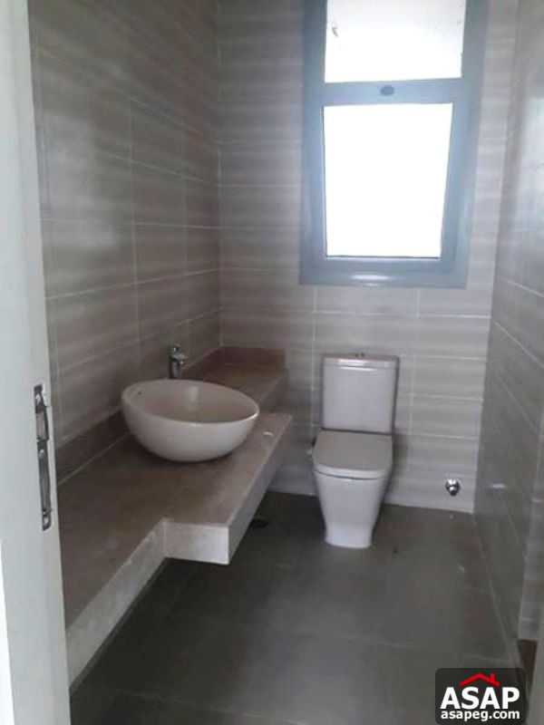 Penthouse with Parking for Rent in Village Gate