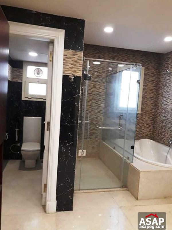 Villa with Swimming Pool in West Golf Villa with Swimming Pool in West Golf