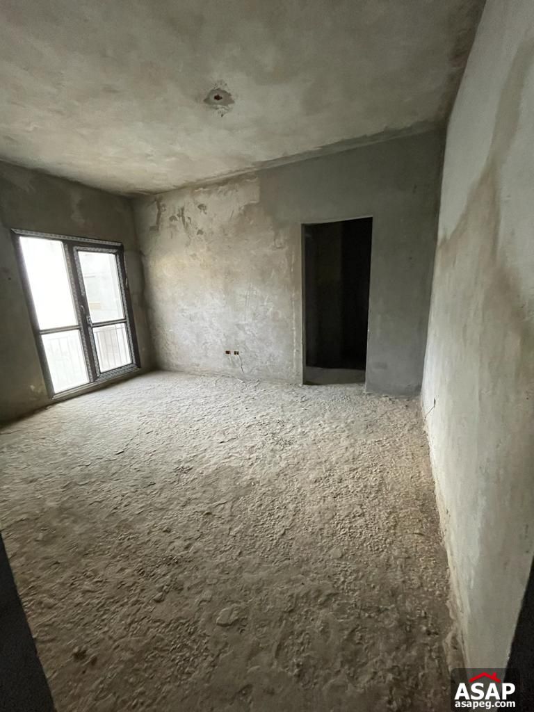 Apartment with Garden View for Sale in Eastown Apartment with Garden View for Sale in Eastown