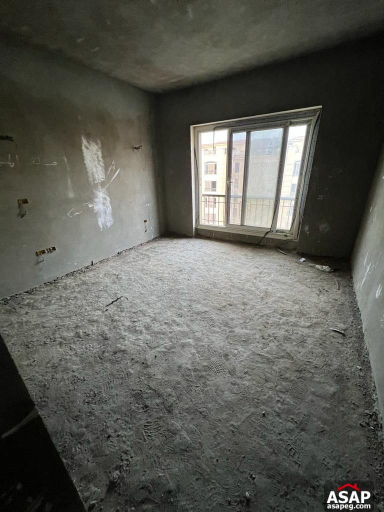 Penthouse with Lake View for Sale in Stone Residence Penthouse with Lake View for Sale in Stone Residence