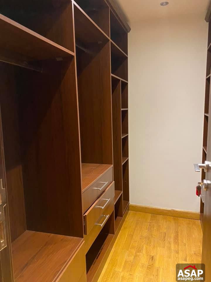 Stand Alone with Swimming Pool for Sale in Beverly Hills