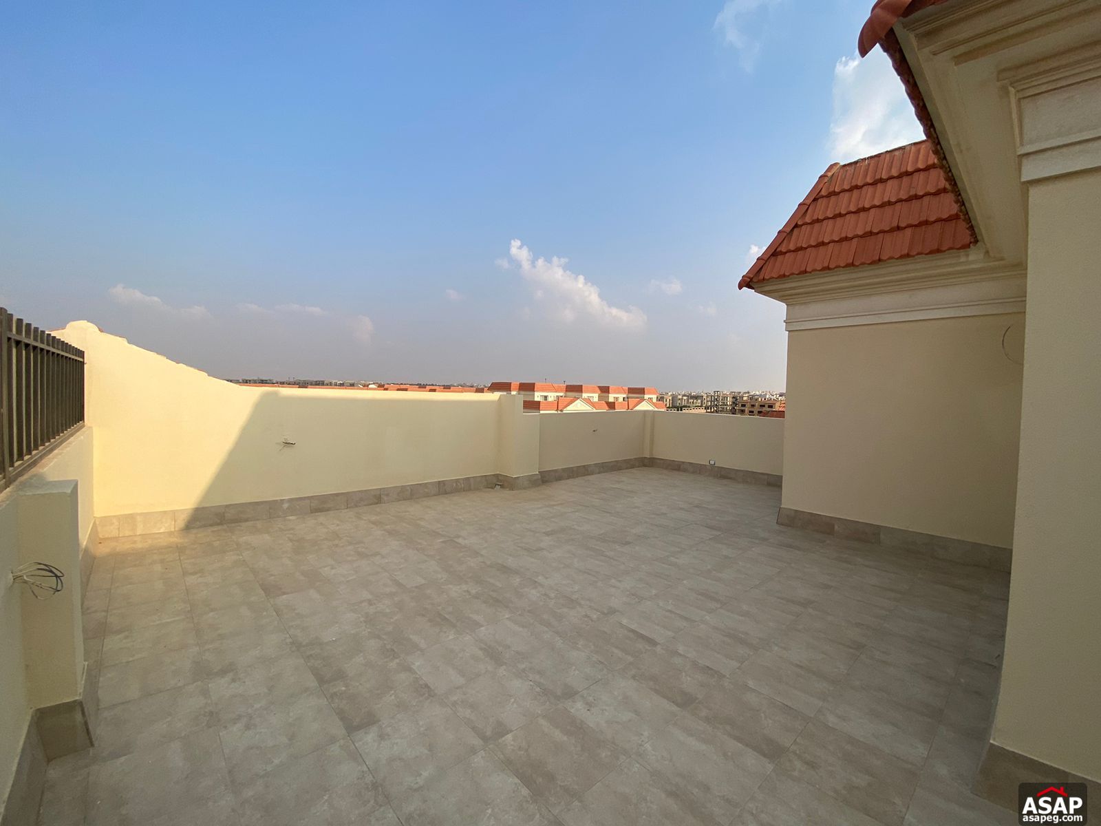 Penthouse with Lake View for Sale in Regents Park