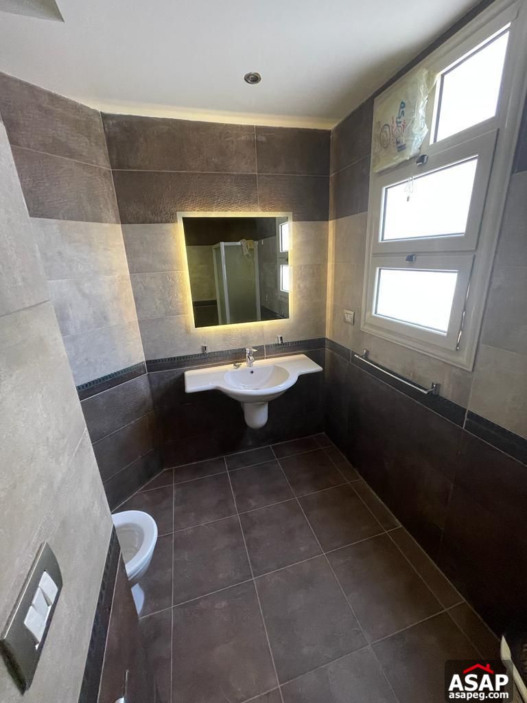 Finished Villa with Lake View for Sale in Hacienda Bay Finished Villa with Lake View for Sale in Hacienda Bay