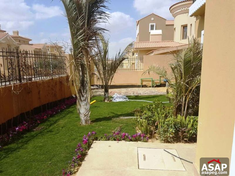Villa with Private Garden in New Cairo for Rent