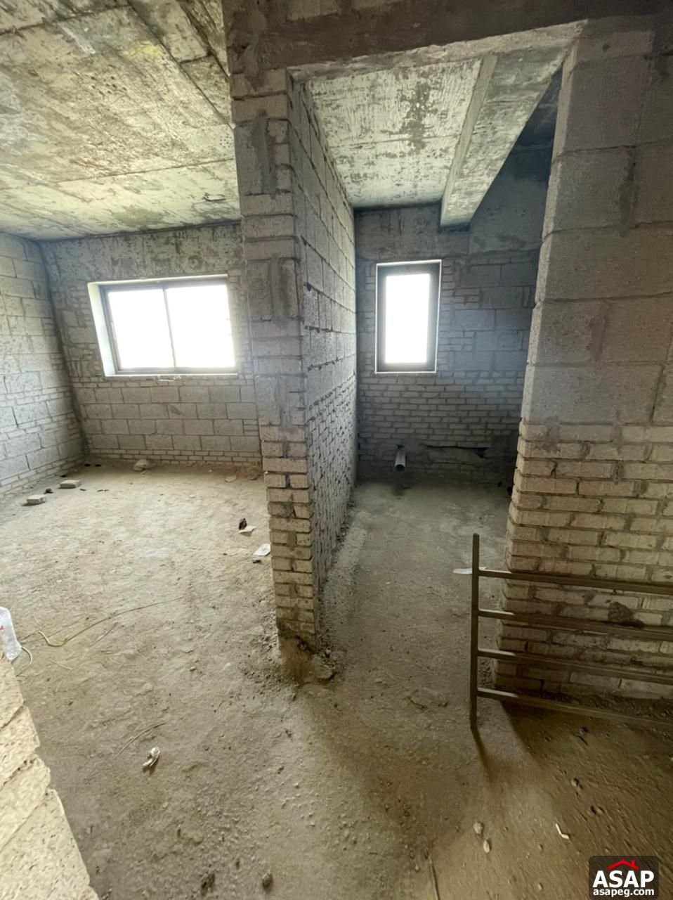 Penthouse with Pool for Sale in Lake View Residence