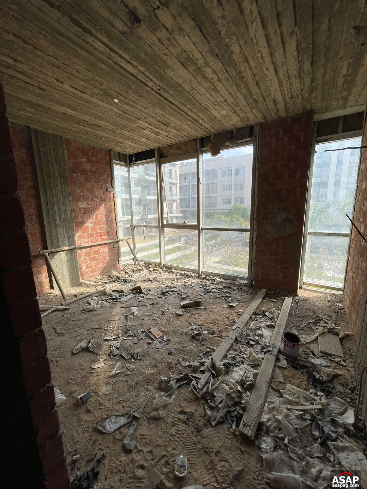 Apartment with Lake View for Sale in Galleria Moon Valley Apartment with Lake View for Sale in Galleria Moon Valley