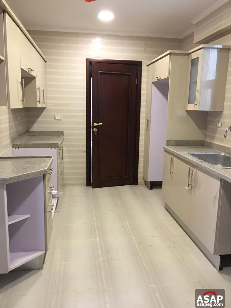 Triplex with Roof for Sale in Eastown