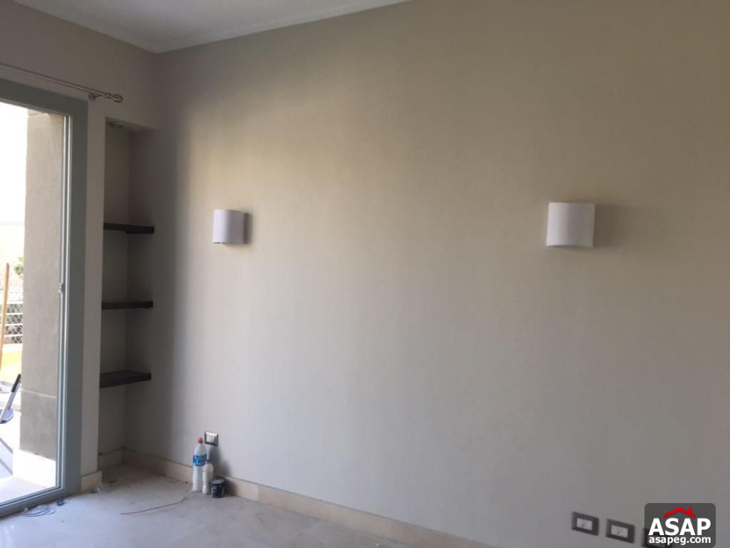 Studio with Garden for Sale in Village Gate Studio with Garden for Sale in Village Gate