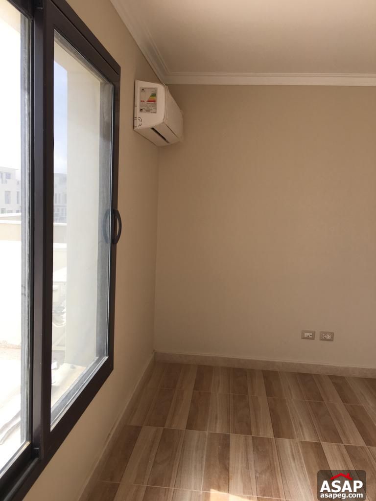 Triplex with Roof for Sale in Eastown