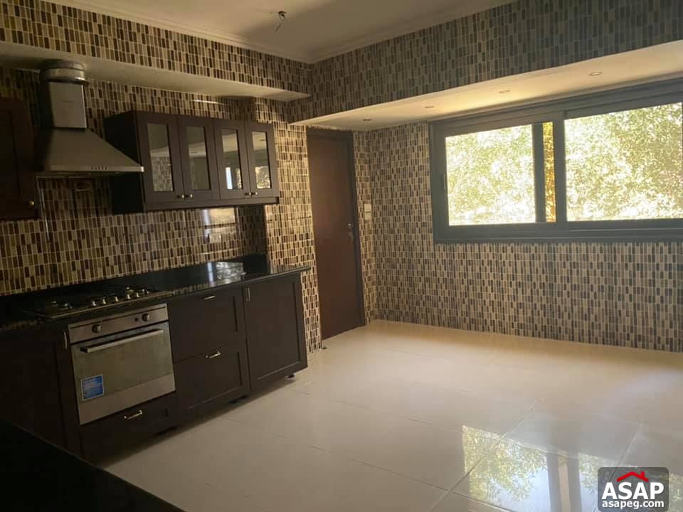 Stand Alone with Swimming Pool for Sale in Beverly Hills