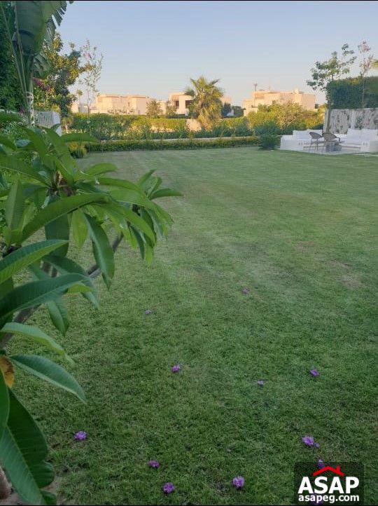 Villa with Garden for Sale in Hacienda Bay Villa with Garden for Sale in Hacienda Bay