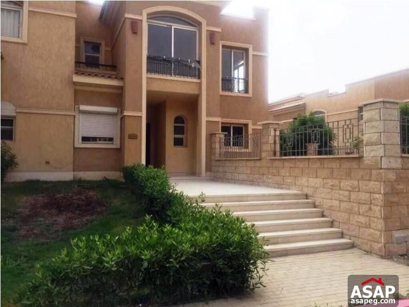 Villa with Private Garden in New Cairo for Rent