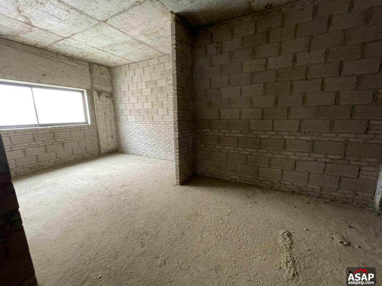 Penthouse with Lake View e for Sale in Lake View Residence