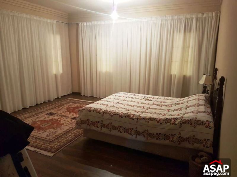 Villa with Private Garden in New Cairo for Rent