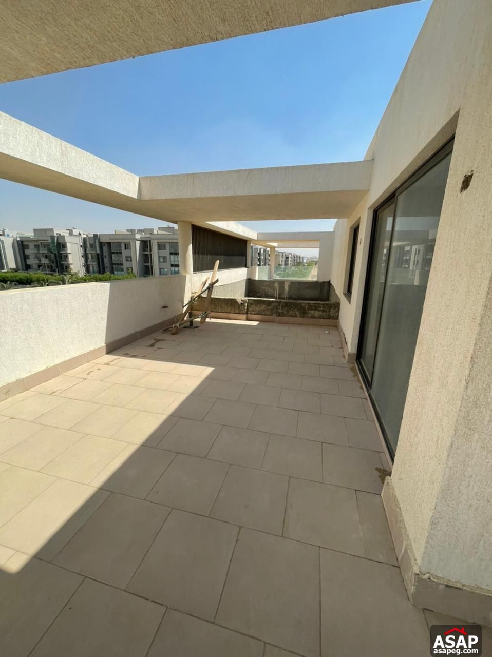 Penthouse with Pool for Sale in Lake View Residence