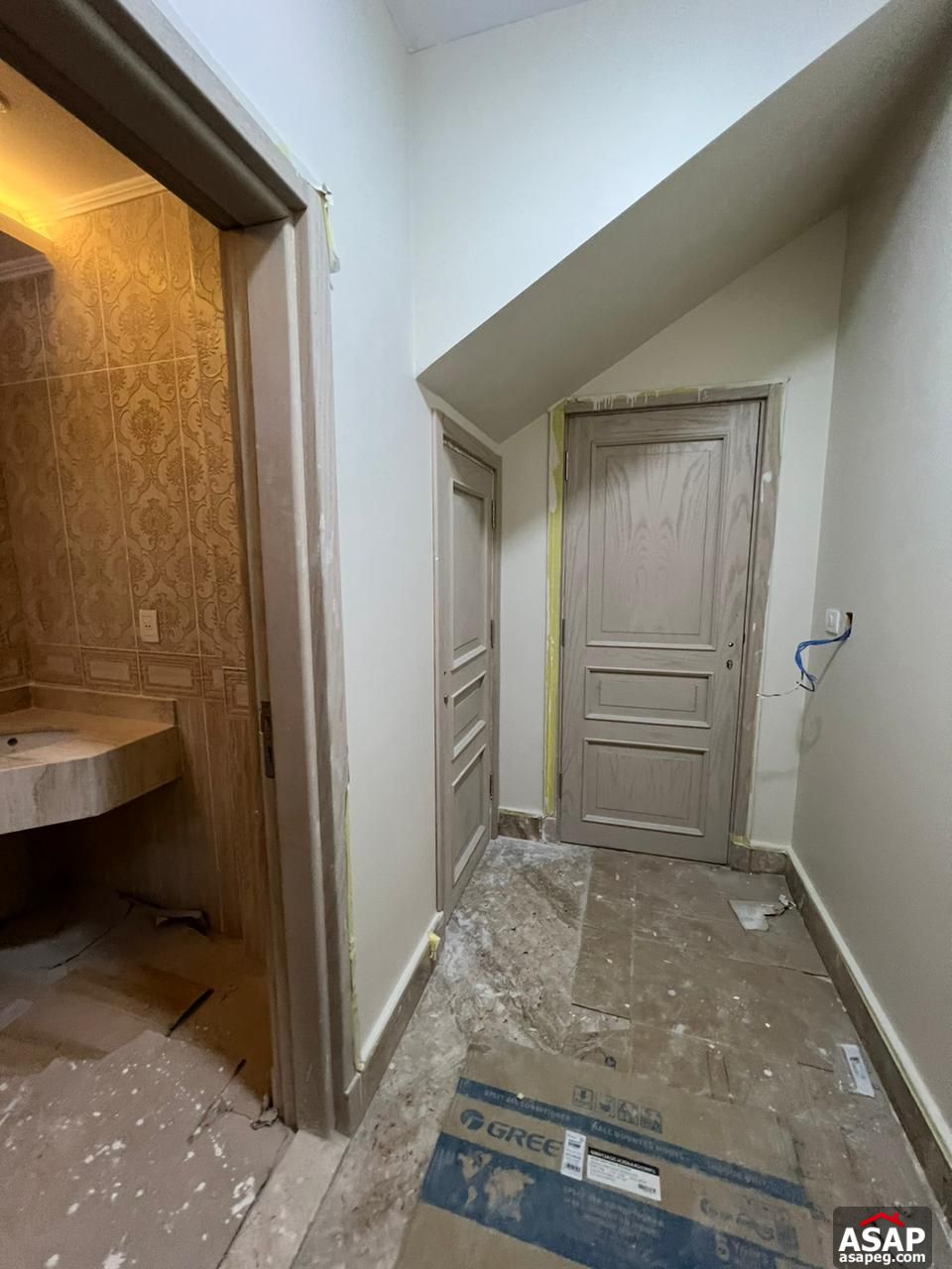 Semi Furnished Duplex with Garden for Rent in Eastown Semi Furnished Duplex with Garden for Rent in Eastown