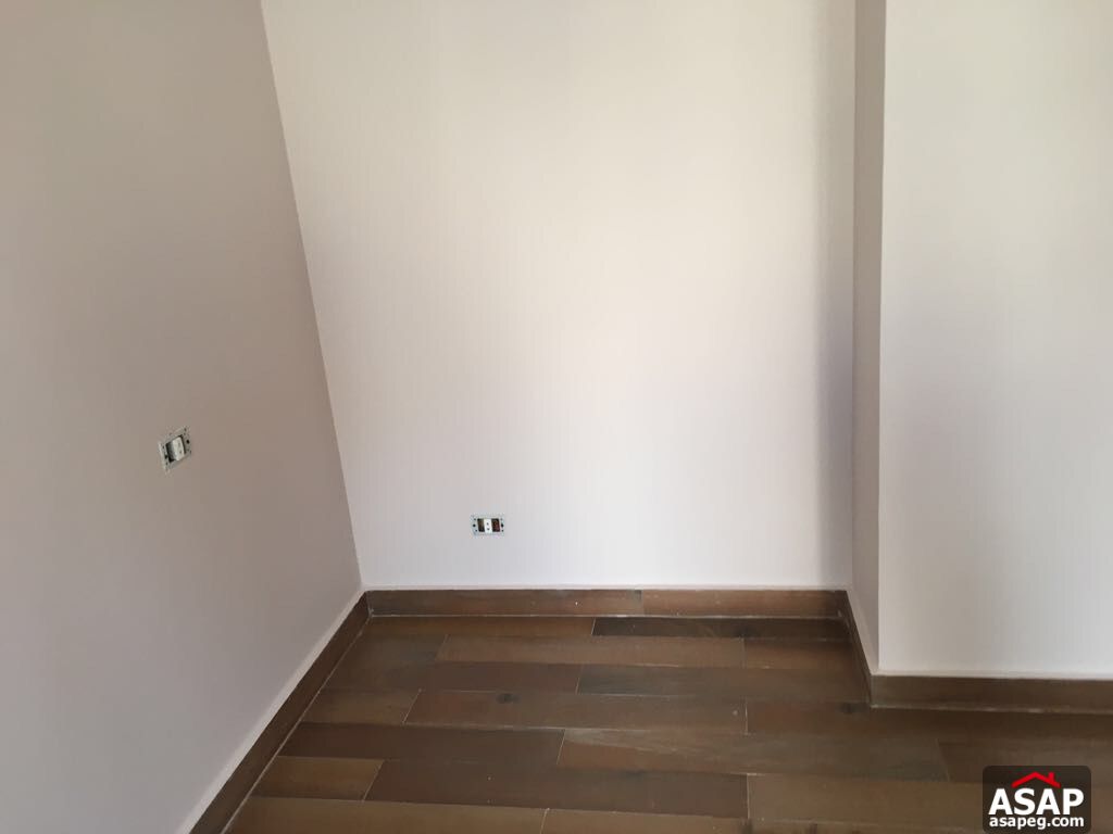 Apartment for Rent in Village Gate