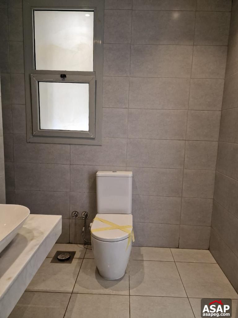 Apartment in Village Gate Palm Hills