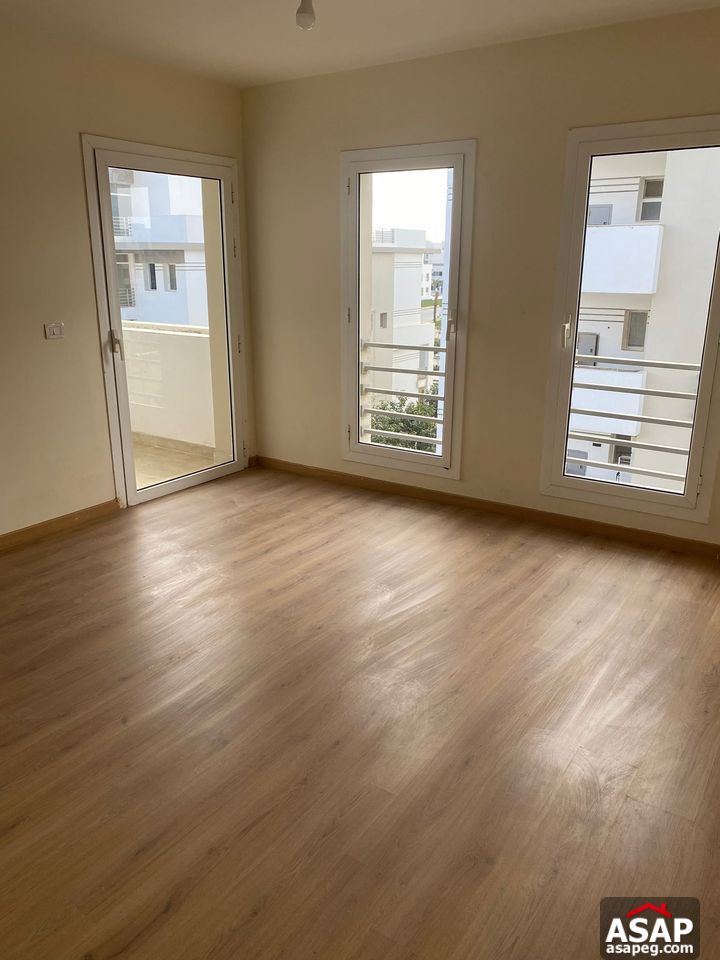 Apartment with Landscape View for Rent in Hyde Park Apartment with Landscape View for Rent in Hyde Park