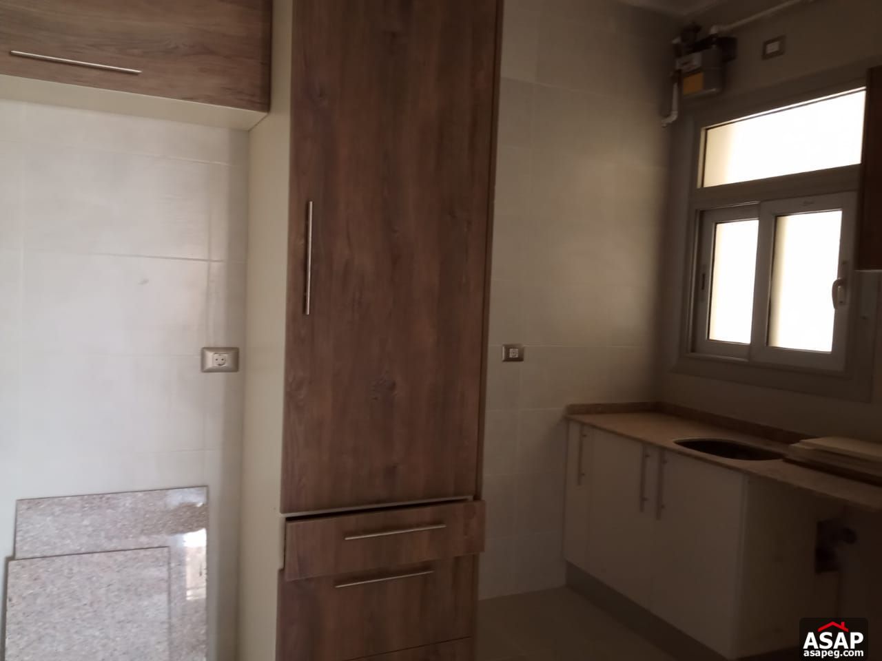 Ground Floor for Rent in Village Gate