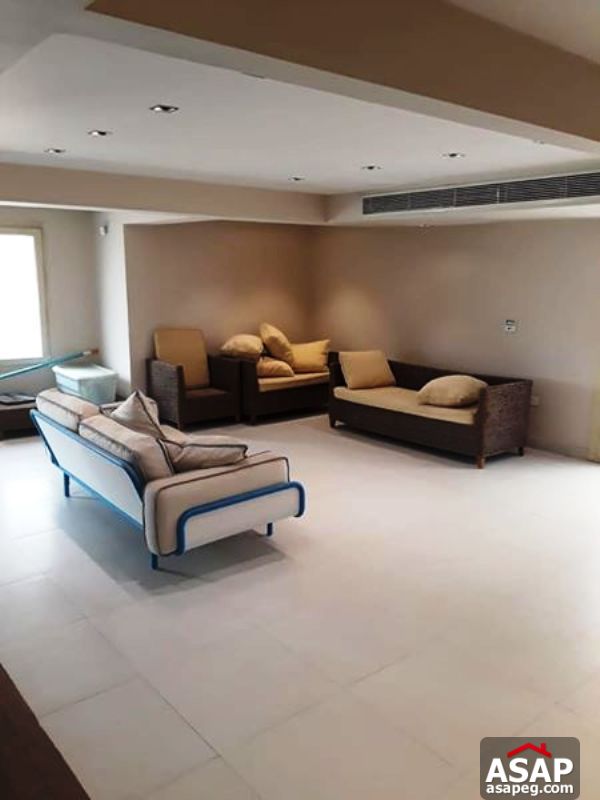 Villa with Swimming Pool in West Golf Villa with Swimming Pool in West Golf