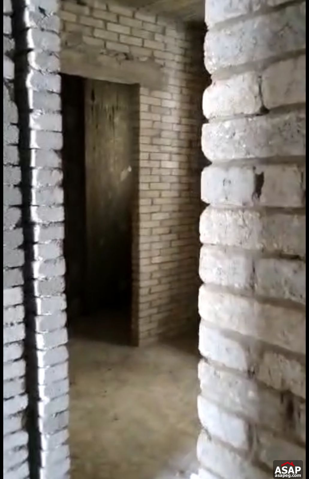 Apartment with Garden View for Sale in Hyde Park Apartment with Garden View for Sale in Hyde Park