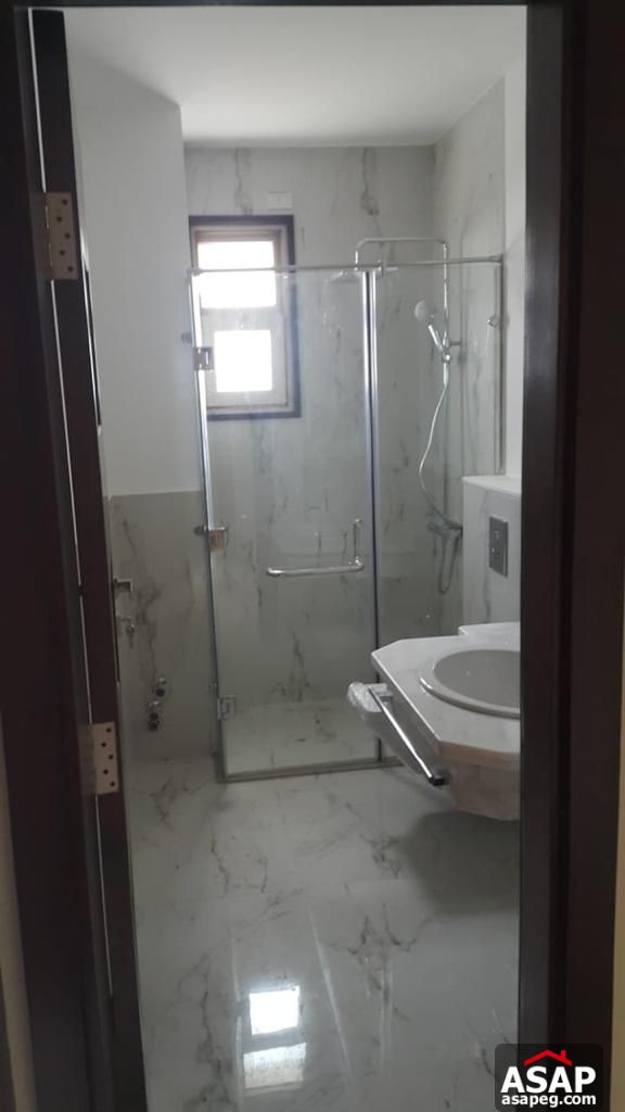 Stand Alone with Swimming Pool for Rent in Hyde Park