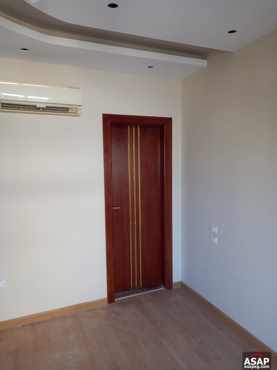 Fully-Finished Apartment in Villette Fully-Finished Apartment in Villette