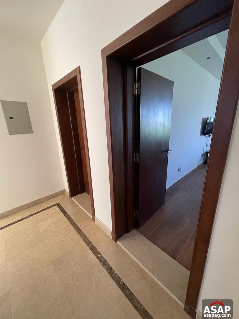 Finished Villa with Lake View for Sale in Hacienda Bay Finished Villa with Lake View for Sale in Hacienda Bay