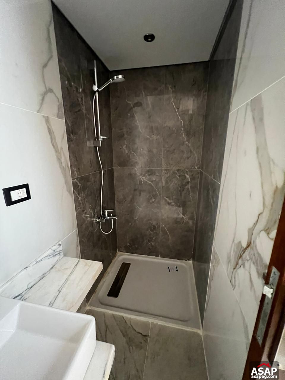 Ground Floor with Pool in Lake View Residence Ground Floor with Pool in Lake View Residence