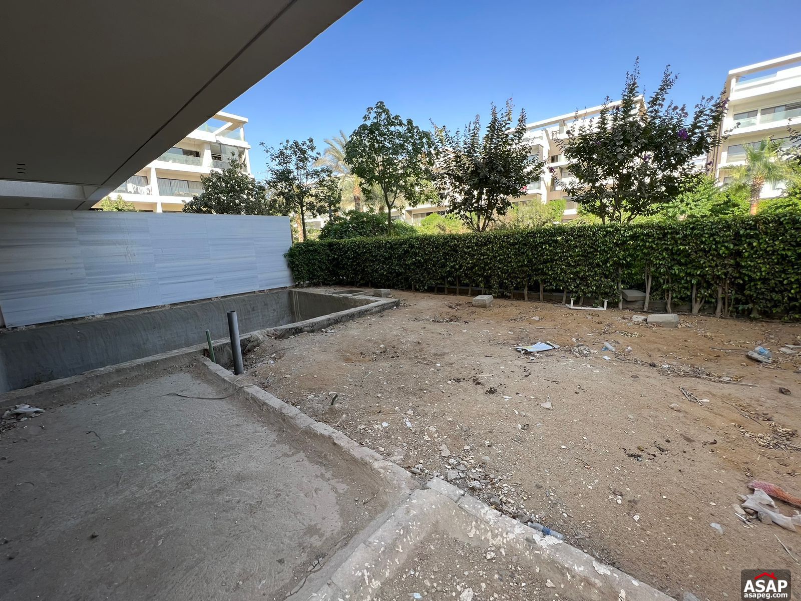 Apartment with Pool for Sale in Lake View Residence Apartment with Pool for Sale in Lake View Residence